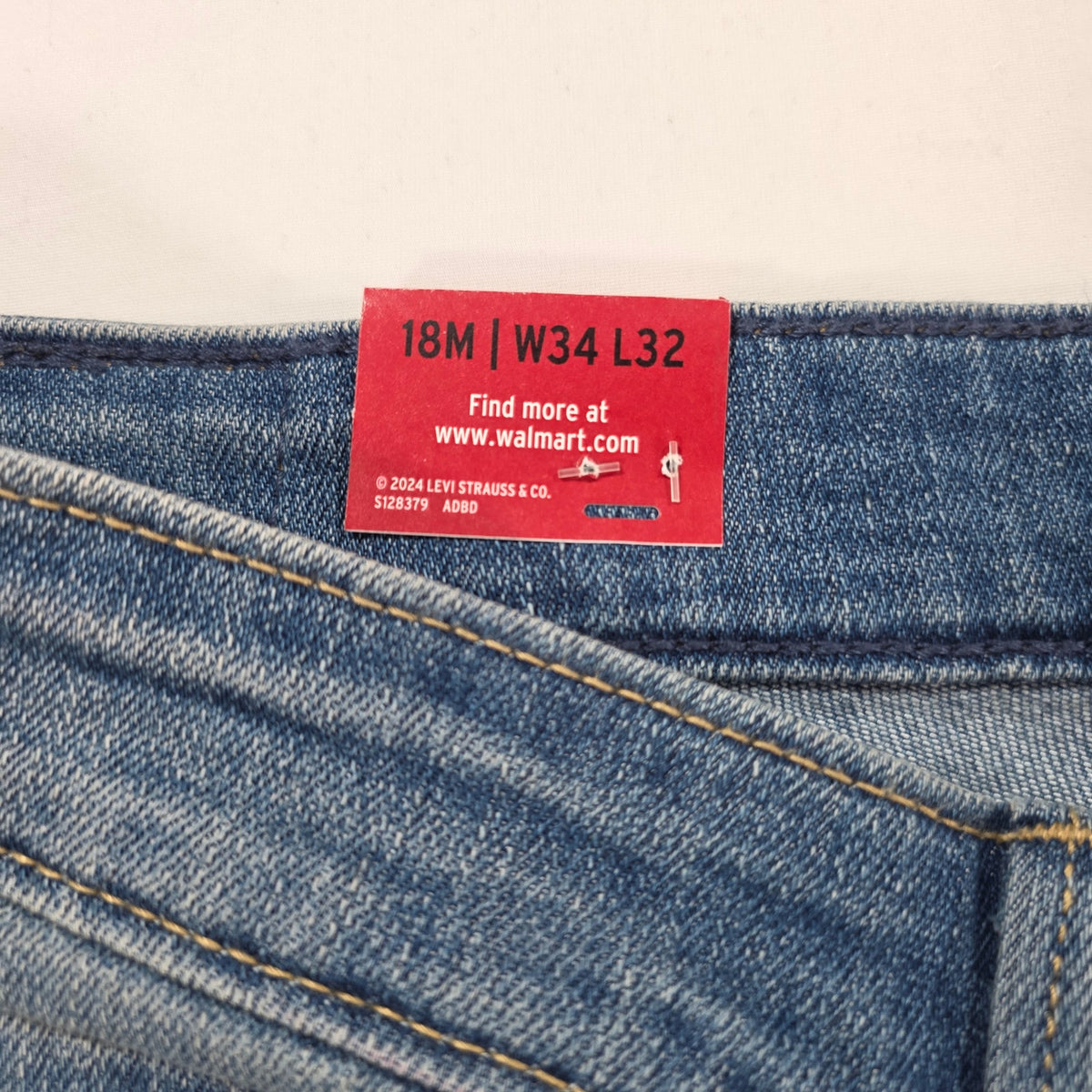 Levi Strauss Signature Women’s Mid Rise Straight Jeans NWT Size 18M 34x32