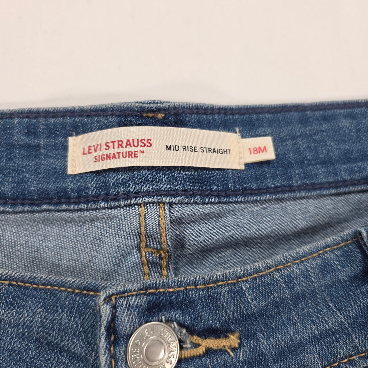 Levi Strauss Signature Women’s Mid Rise Straight Jeans NWT Size 18M 34x32