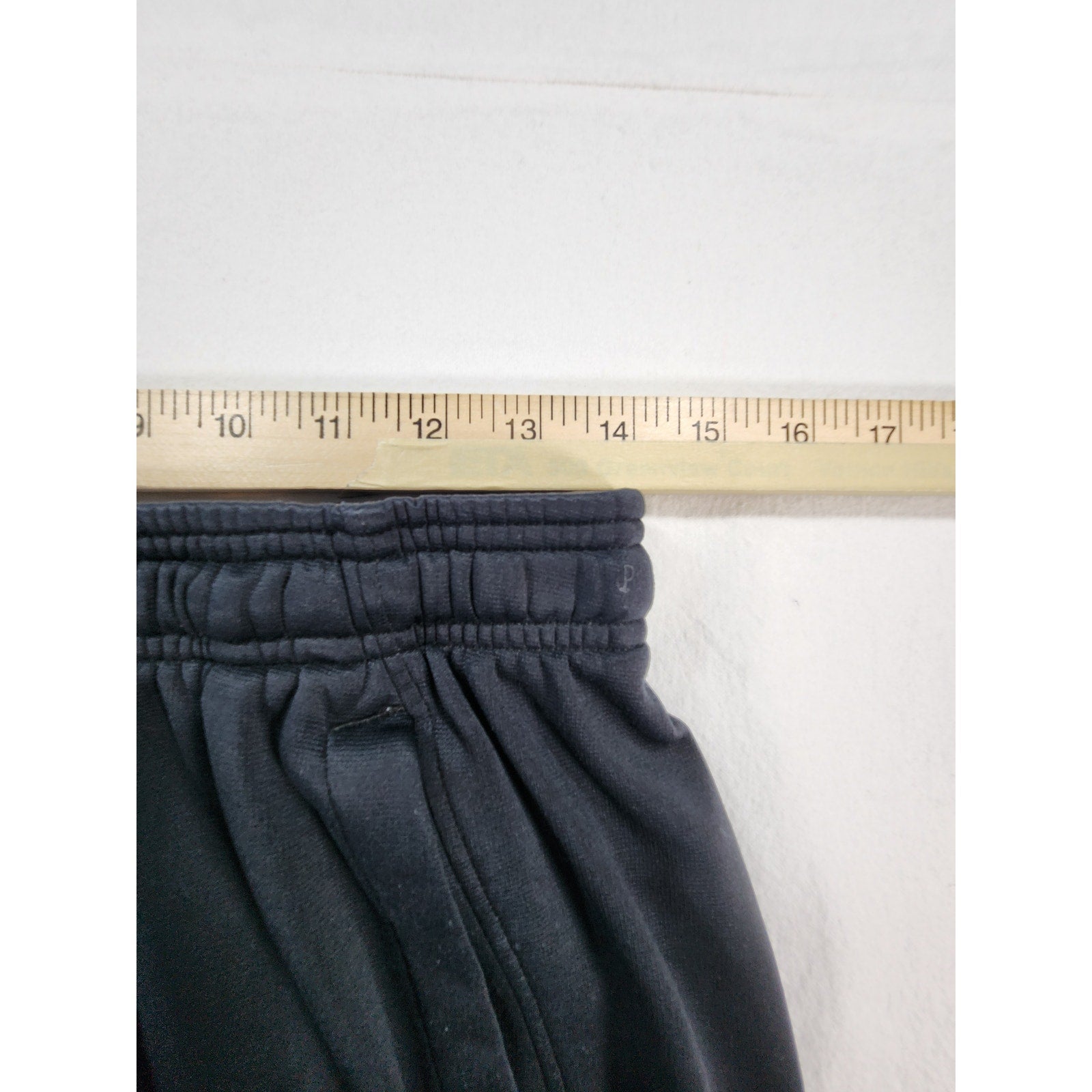 Under Armour Men's Black Tapered Jogger Sweatpants Size M Athletic